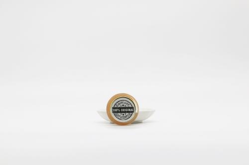 целебно- уходовый бальзам для губ  Aibika «Лунная госпожа» с листьями авокадо сорта Калифи